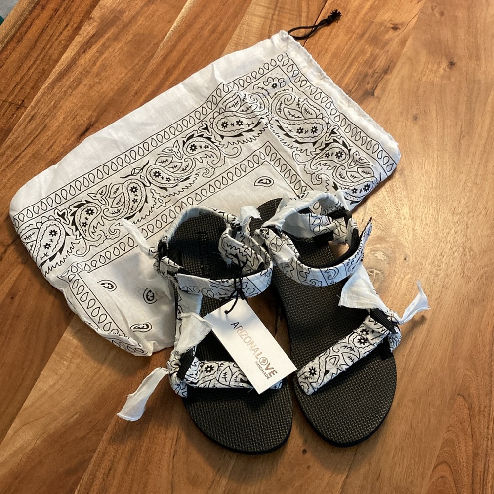 NWT Arizona Love Trekky White Bandana Sandal - Picture 13 of 15